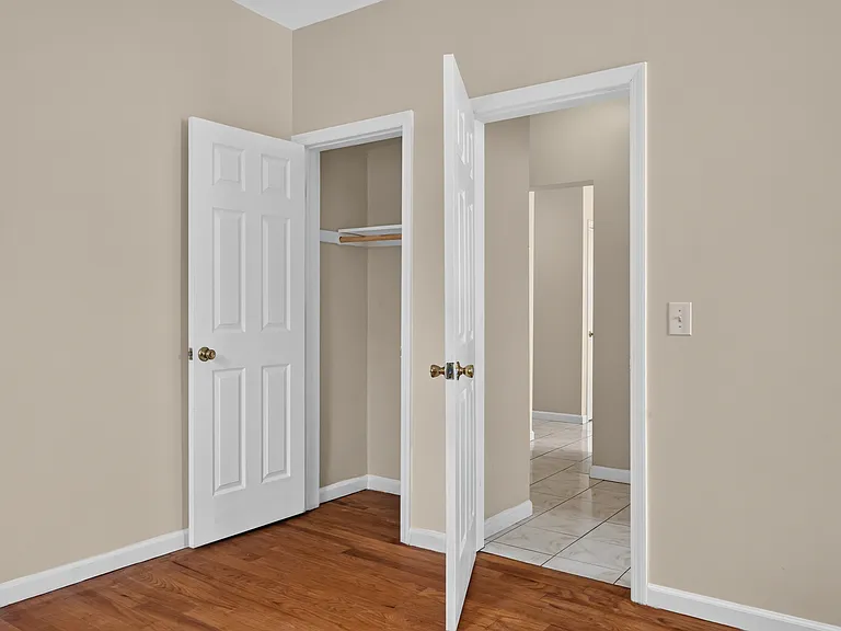 21 Robert Pl #2R — Photo 16