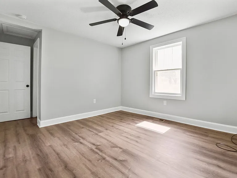 2447 Whitfield Rd — Photo 11
