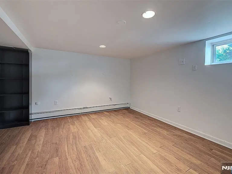 33 Fournier Cres — Photo 17