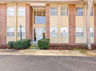 723 Perkins St APT 204, Leesburg, FL 34748
