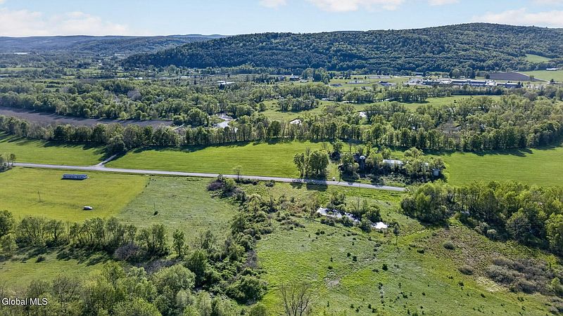 4th image of 2656 County Highway 18