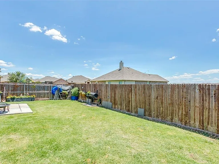 8832 Elk Creek Ln — Photo 11