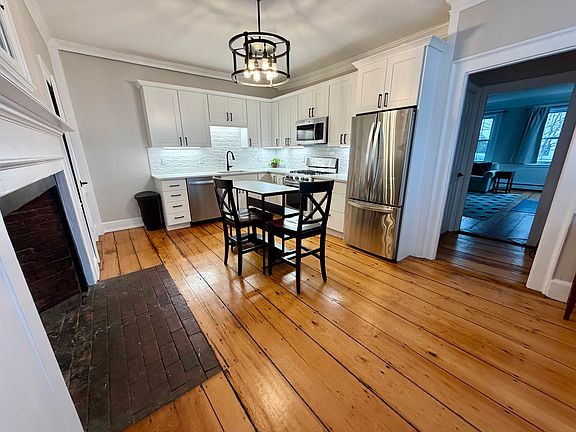 4th image of 10 Harris St #A