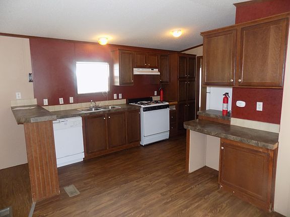 3rd image of 122 Mallard Dr