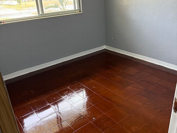 5th image of 731 62nd Ave S