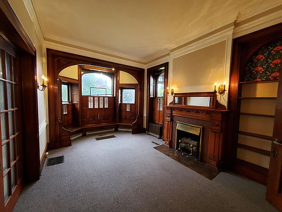 4th image of 756 Madison Ave #100