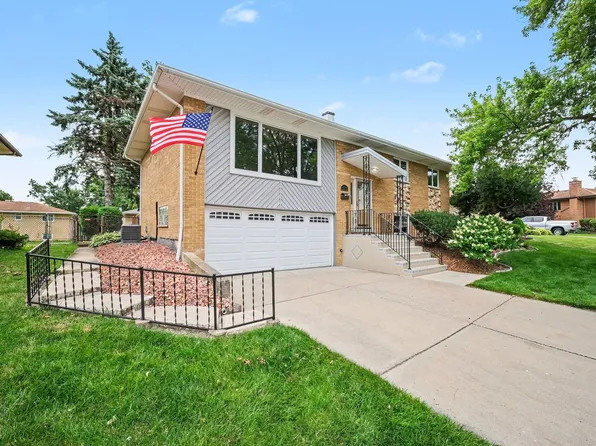 15217 Pine Dr, Oak Forest, IL 60452