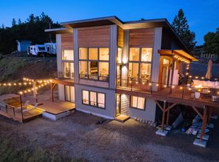 1030 Mount Castle Dr, Eagle Point, OR 97524