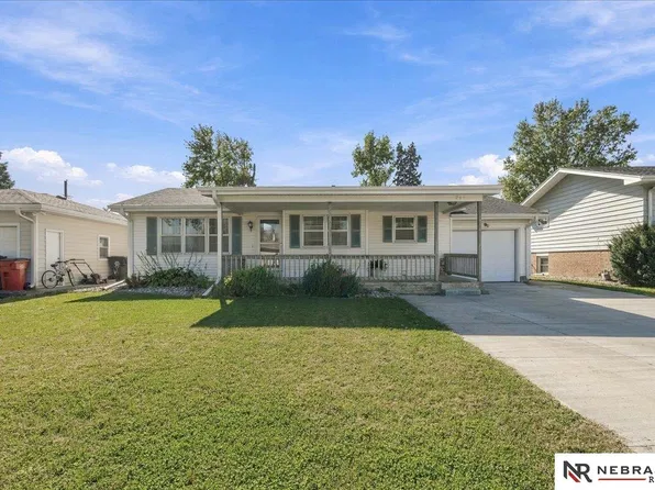 209 Michael Dr, Gretna, NE 68028