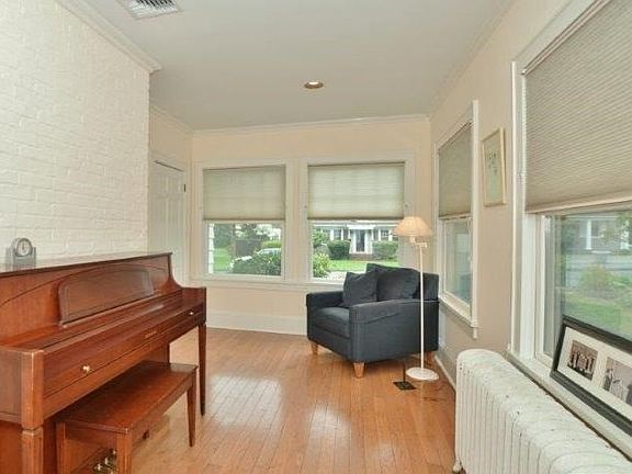 5th image of 22 Abbott Dr