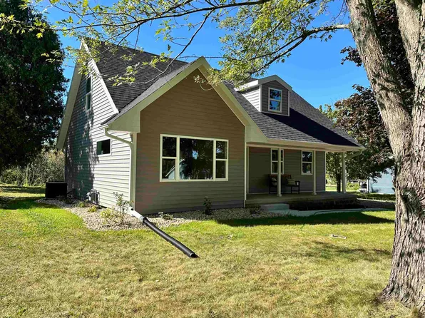 406 N Hill St, Lodi, WI 53555
