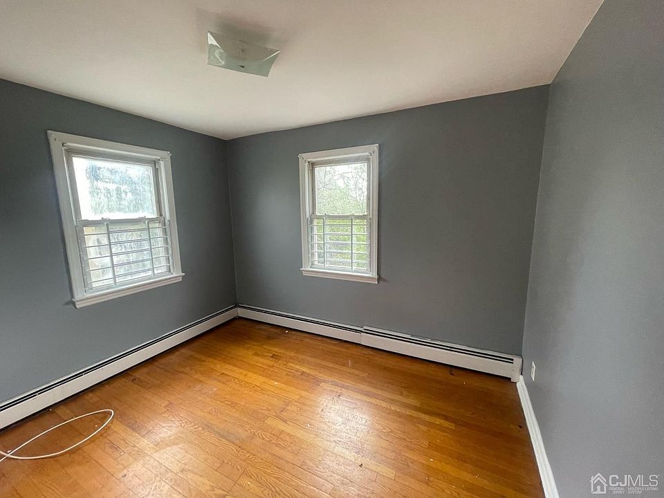 2nd image of 423 Spruce St #2