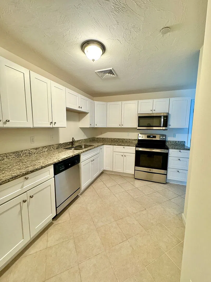 3 Rogers Way — Photo 2