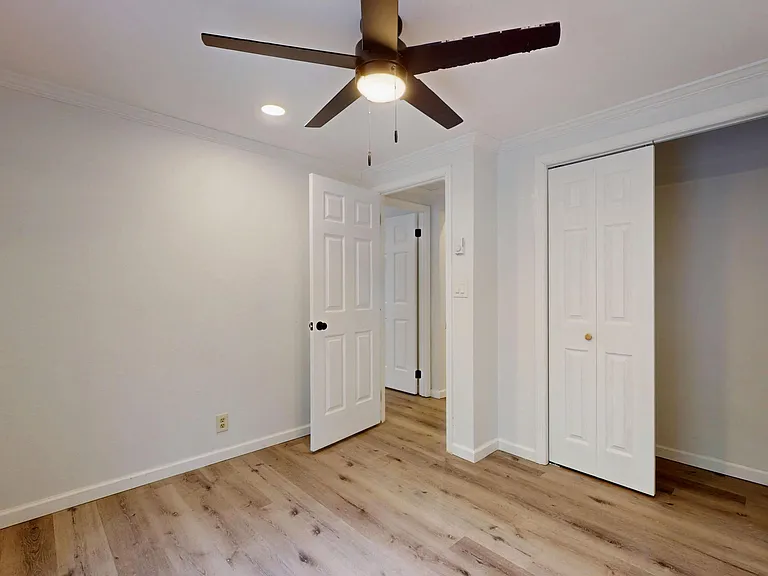 101 Arbutus Ct — Photo 18