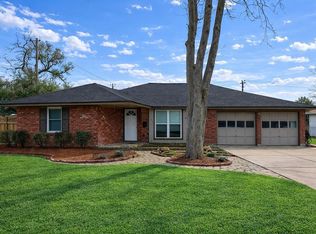 714 Center Way St, Lake Jackson, TX 77566