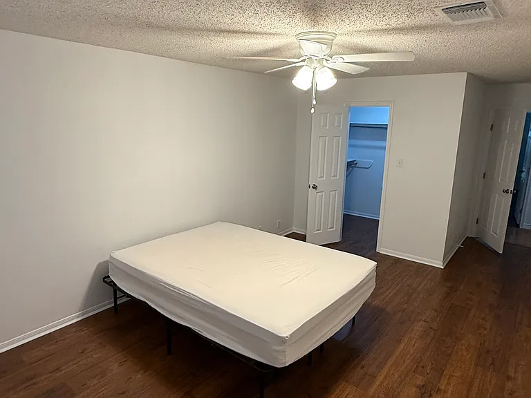 837 Avenue C — Photo 16