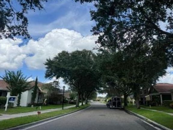 Exterior Neighborhood (street photo)