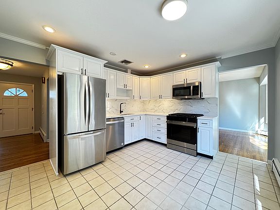 Eat-in Kitchen
