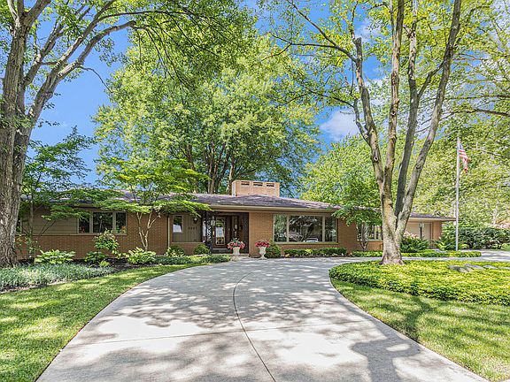 3rd image of 2227 E Shiawassee Dr SE