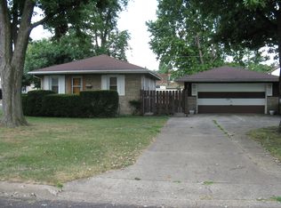 1323 S 8th St, Pekin, IL 61554