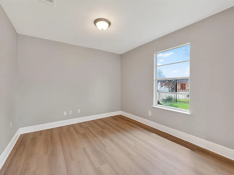 2446 Mayview Dr — Photo 6