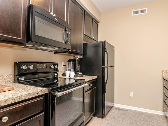 4th image of 1001 E Summerfield Glen Cir
