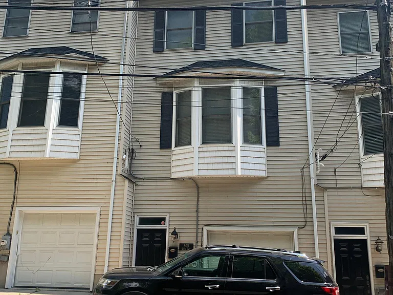 305 Shurs Ln — Photo 15