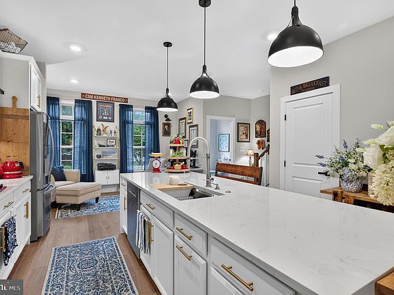 5th image of 3722 McLean Ave