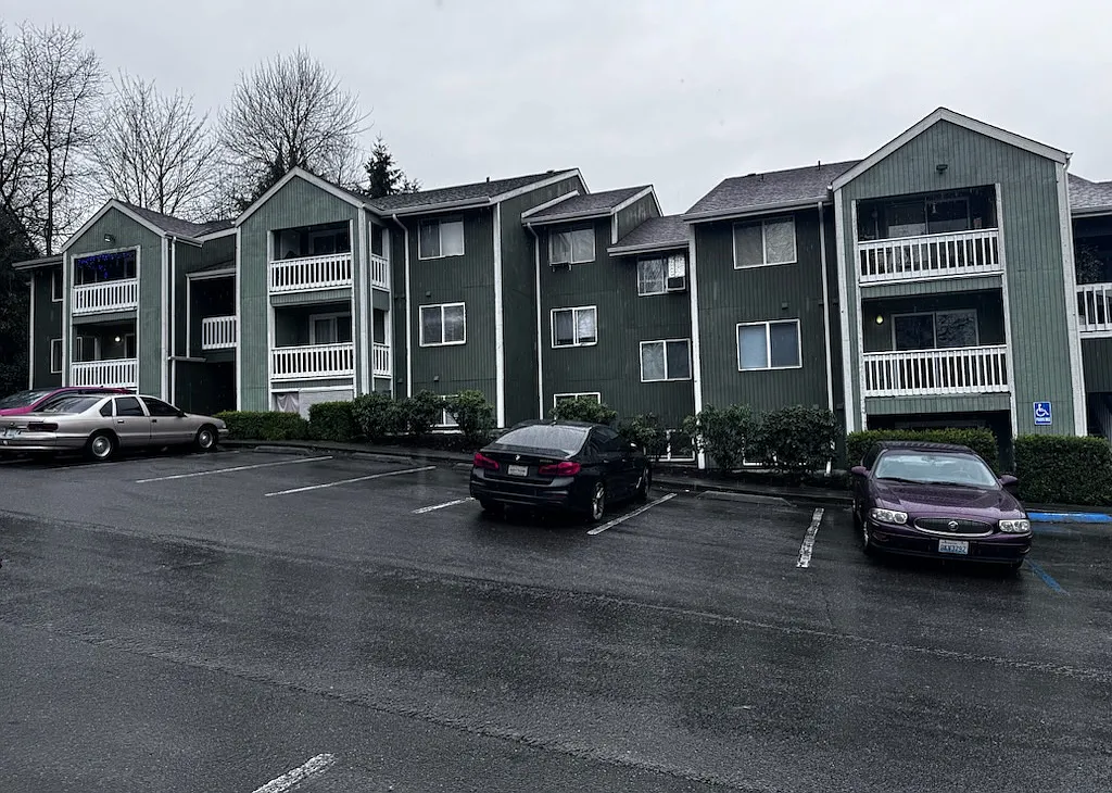 Waverly Apartments — Photo 1