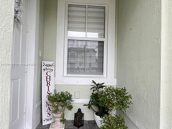 4th image of 2935 SE 1st Dr Unit 11