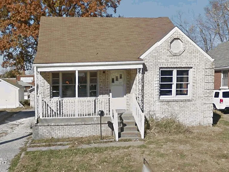 3305 Hikes Ln — Photo 1