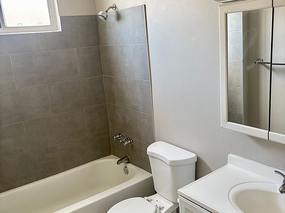 4th image of 409 N Los Robles Ave APT 9