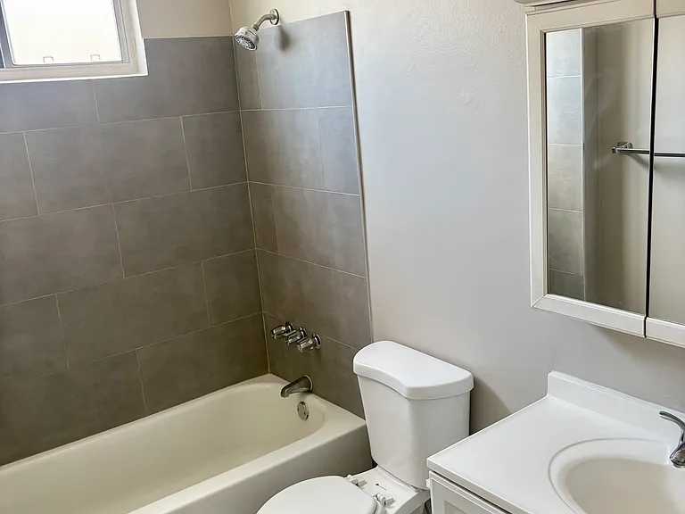 409 N Los Robles Ave #9 — Photo 4