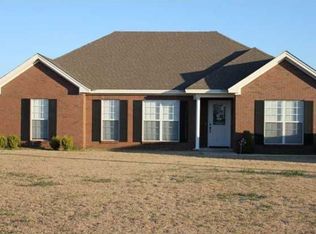 29 White Oak Ct, Deatsville, AL 36022