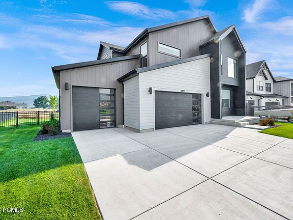 2nd image of 2832 E Hayloft Ln