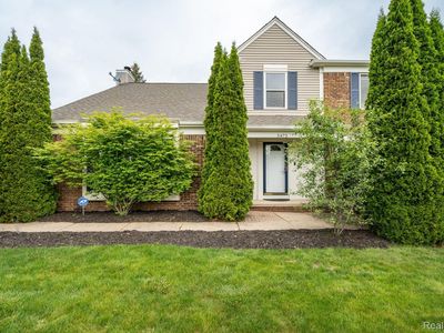 5472 Charrington Ct, West Bloomfield, MI, 48324