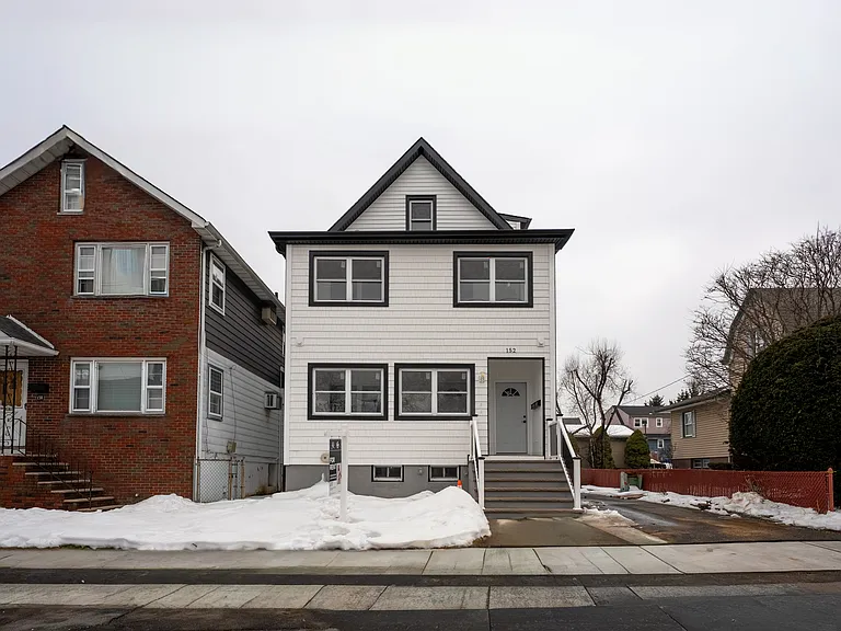152 Washington St #1 — Photo 1