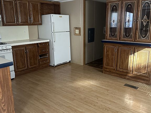 2nd image of 18 Aster Ave