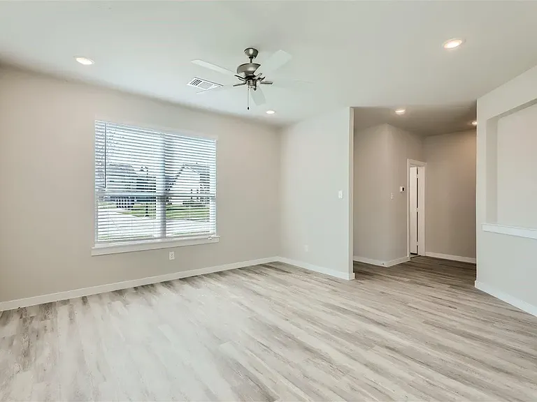 2404 Freshwater Ln — Photo 3