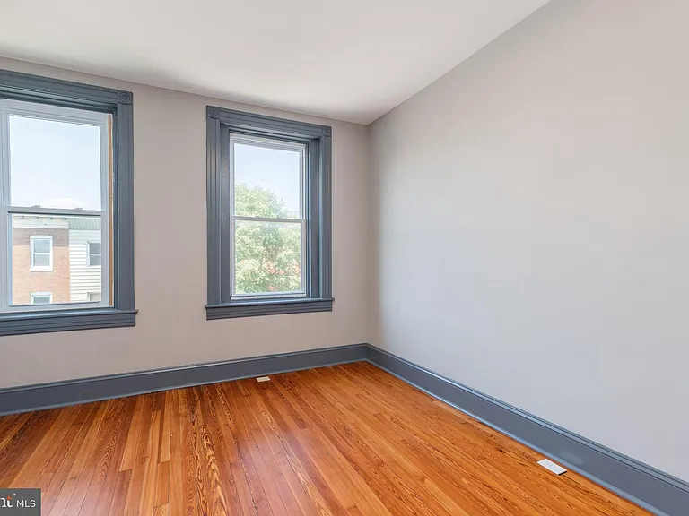 1733 Fleet St #4 — Photo 8