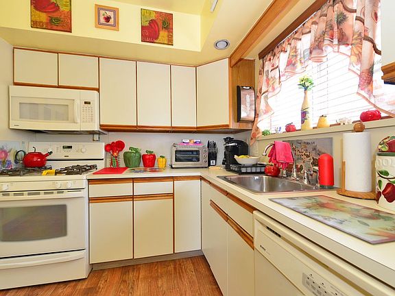 5th image of 2317 E 72nd St