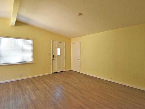 2nd image of 119 Myrtlewood Ct