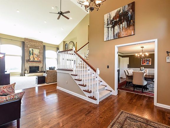 3rd image of 1636 High Hollow Dr