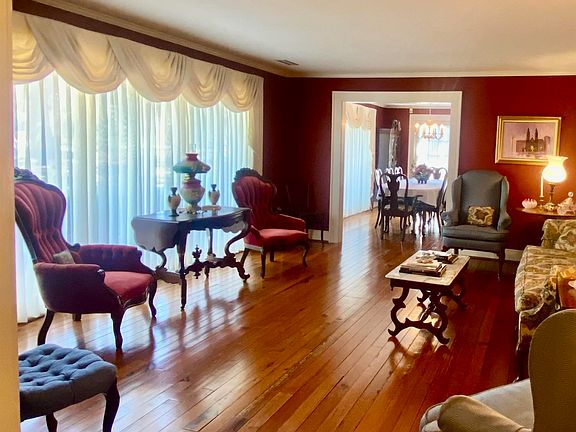 5th image of 272 Longleaf Cir