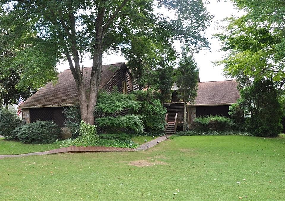 1st image of 690 River Knoll Dr SE