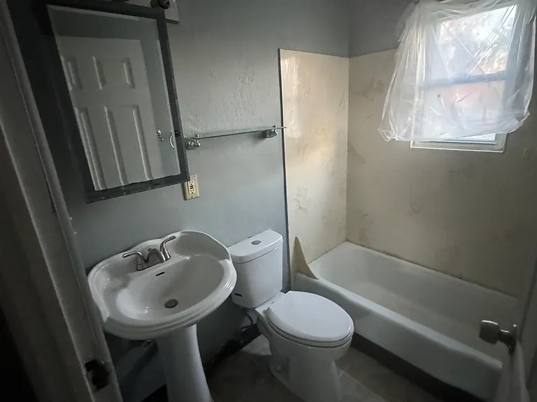 2171 Amherst Ave — Photo 3