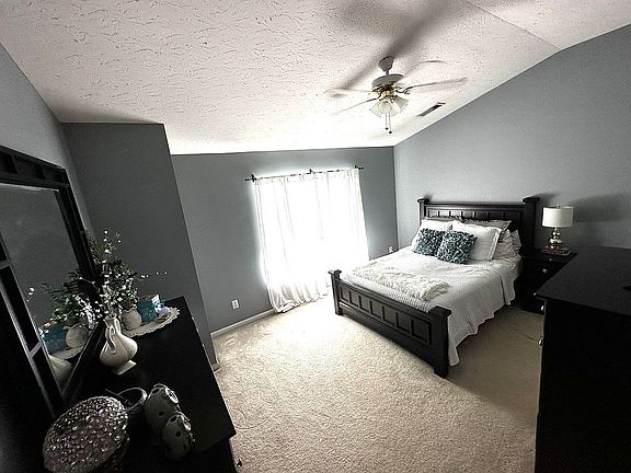 3rd image of 3927 Crestside Ct