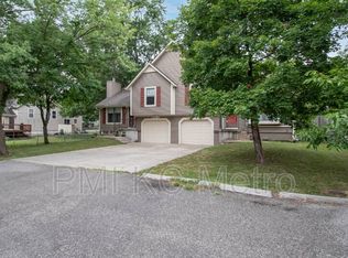 504 NE Green St #B, Lees Summit, MO 64063