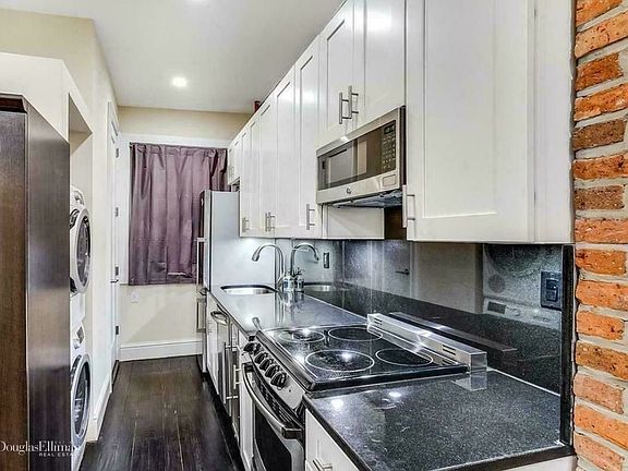 2nd image of 113 Christopher St APT 5D