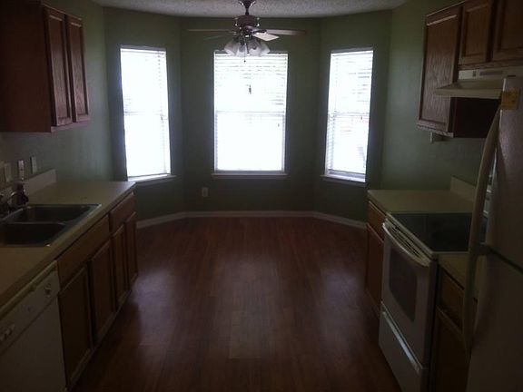 3rd image of 2908 Newport Ave